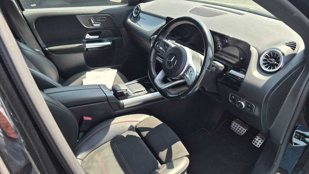 Mercedes-Benz GLA Class 180 Amg Line Premium Plus 2021 BJ21FDE Black #4