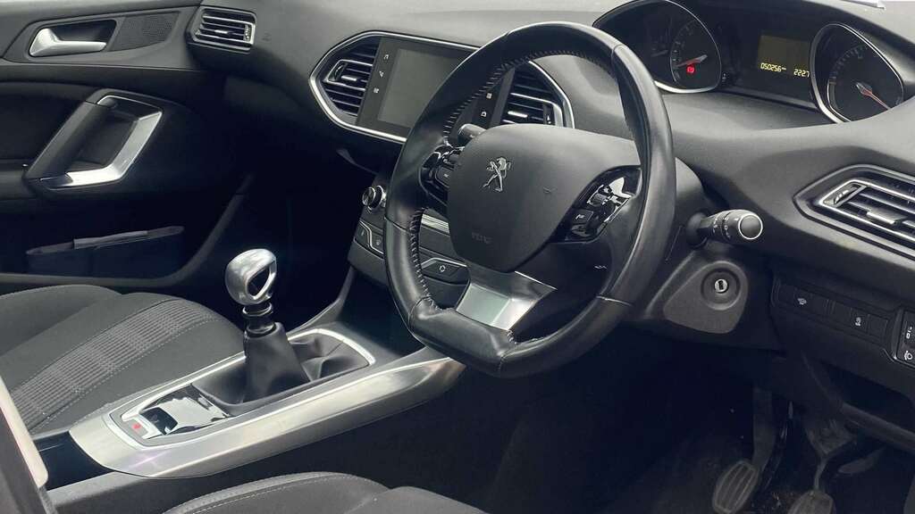 Peugeot 308 1.5 Bluehdi 130 Allure 2018 Black #4