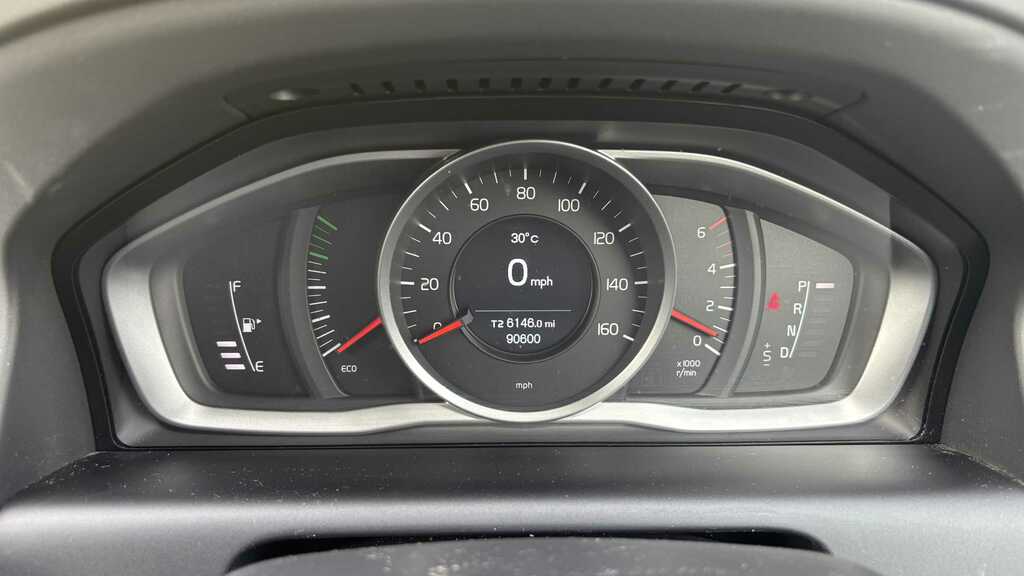 Volvo XC60 Suv White #8