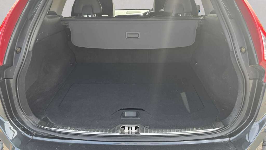 Volvo XC60 Suv White #7