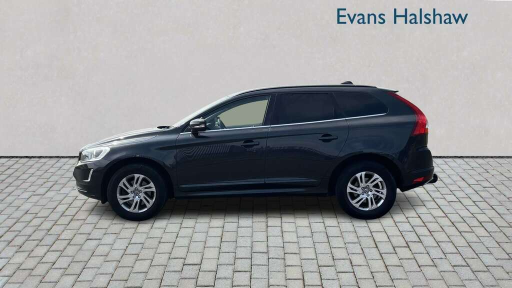 Volvo XC60 Suv White #4
