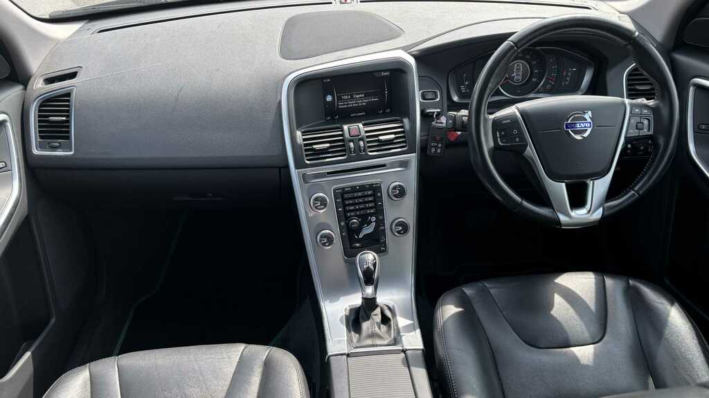 Volvo XC60 Suv White #6