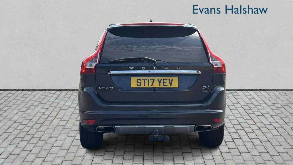 Volvo XC60 Suv White #3