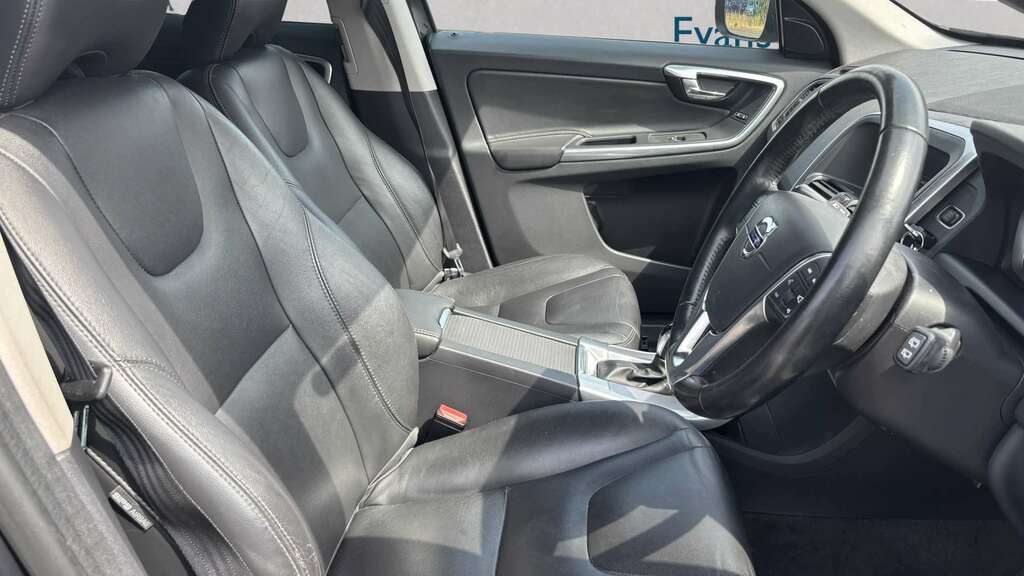 Volvo XC60 Suv White #2
