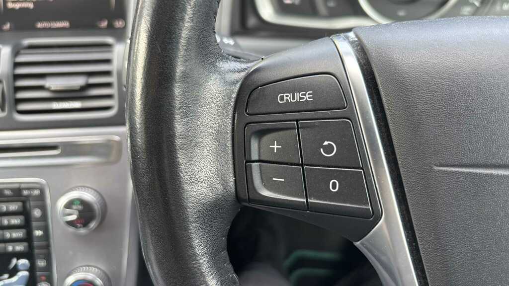 Volvo XC60 Suv White #9