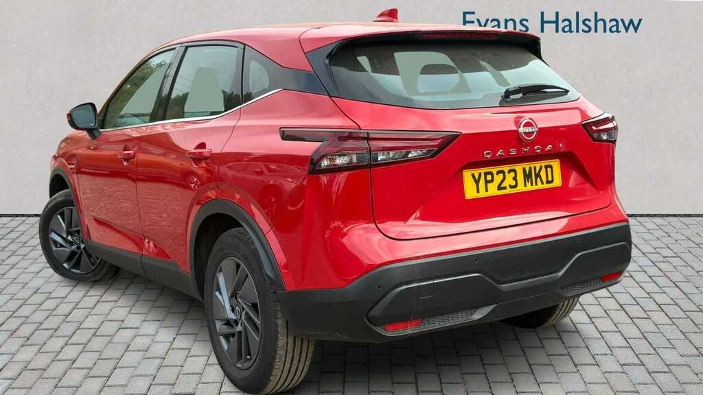 Nissan Qashqai 1.3 Dig-t Mh Acenta Premium 2023 YP23MKD Red #2