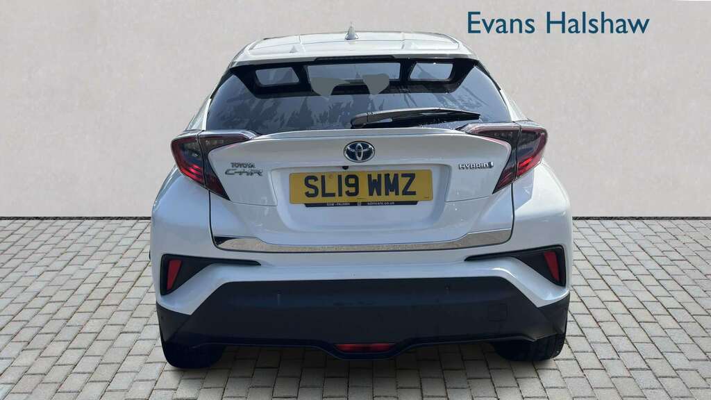 Toyota C-Hr 1.8 Hybrid Excel Cvt Leather 2019 SL19WMZ White #4