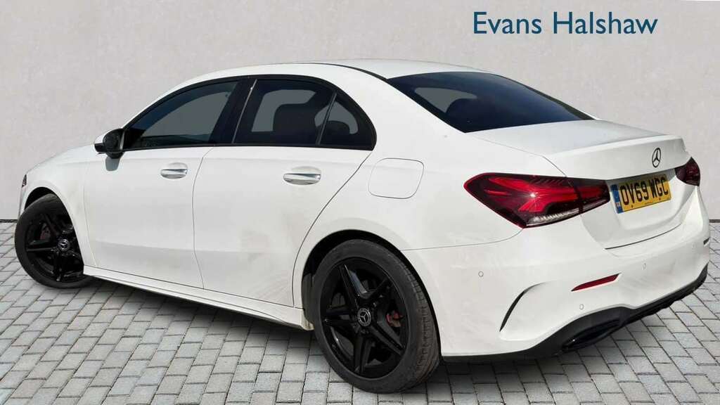 Mercedes-Benz A Class A200 Amg Line Premium 2019 OV69WGC White #2