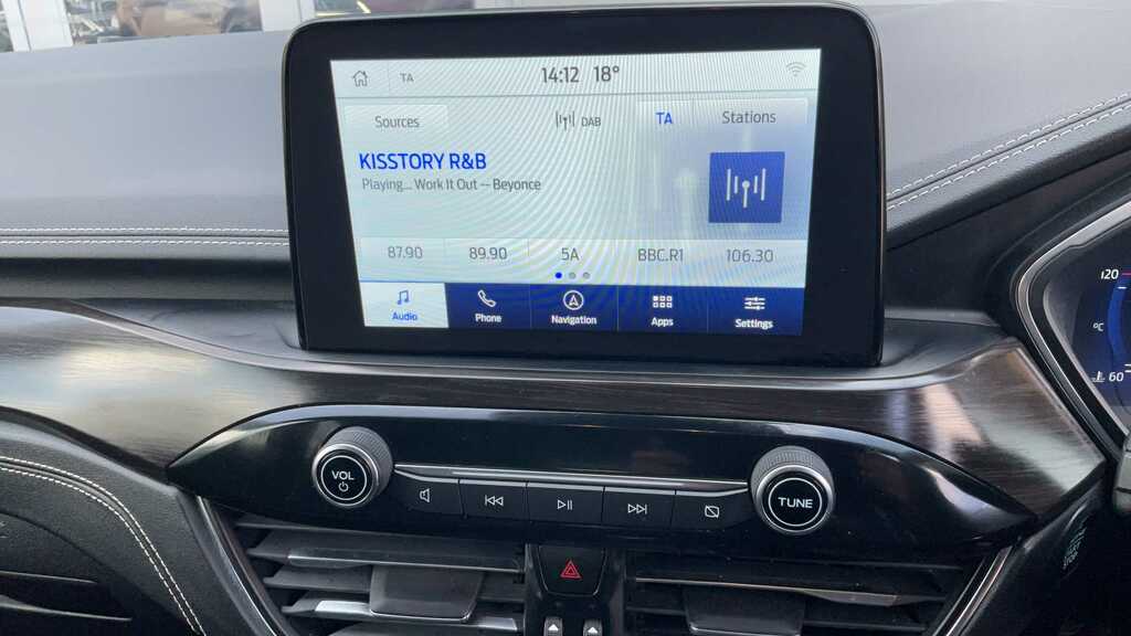 Ford Kuga 1.5 Ecoboost 150 Vignale 2023 DA23KBZ Red #6