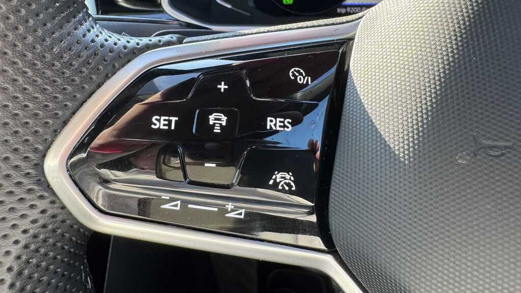 Volkswagen T-Roc Active Silver #4