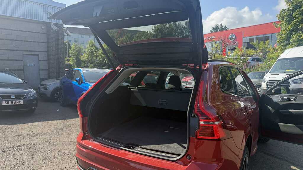 Volvo XC60 2.0 B5p Ultimate Dark Awd Geartronic 2023 ST73KEU Red #2