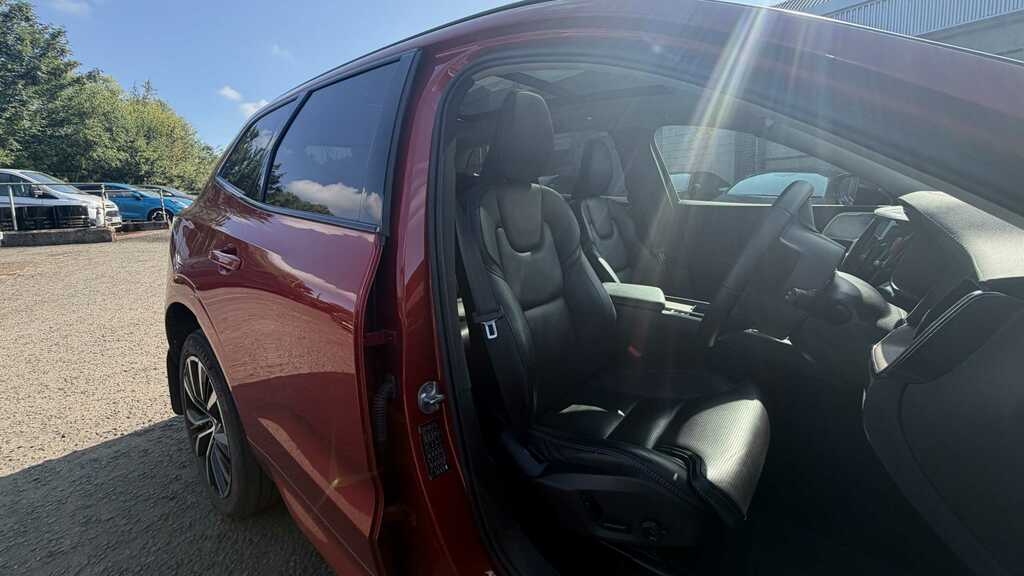 Volvo XC60 2.0 B5p Ultimate Dark Awd Geartronic 2023 ST73KEU Red #3