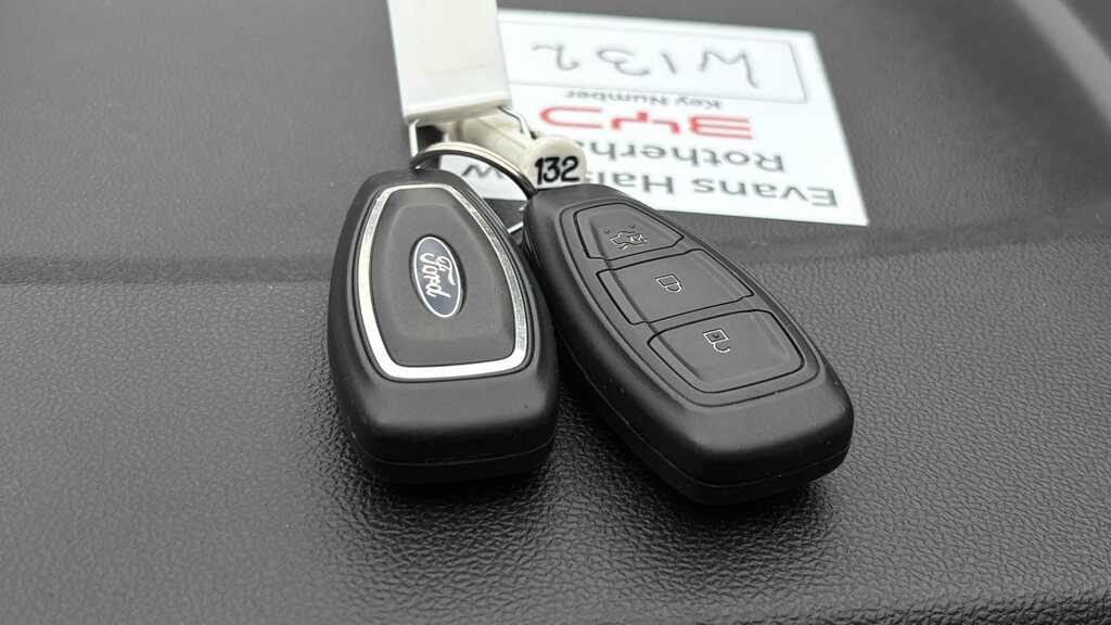 Ford Focus 1.0 Ecoboost 125 Vignale Black #14