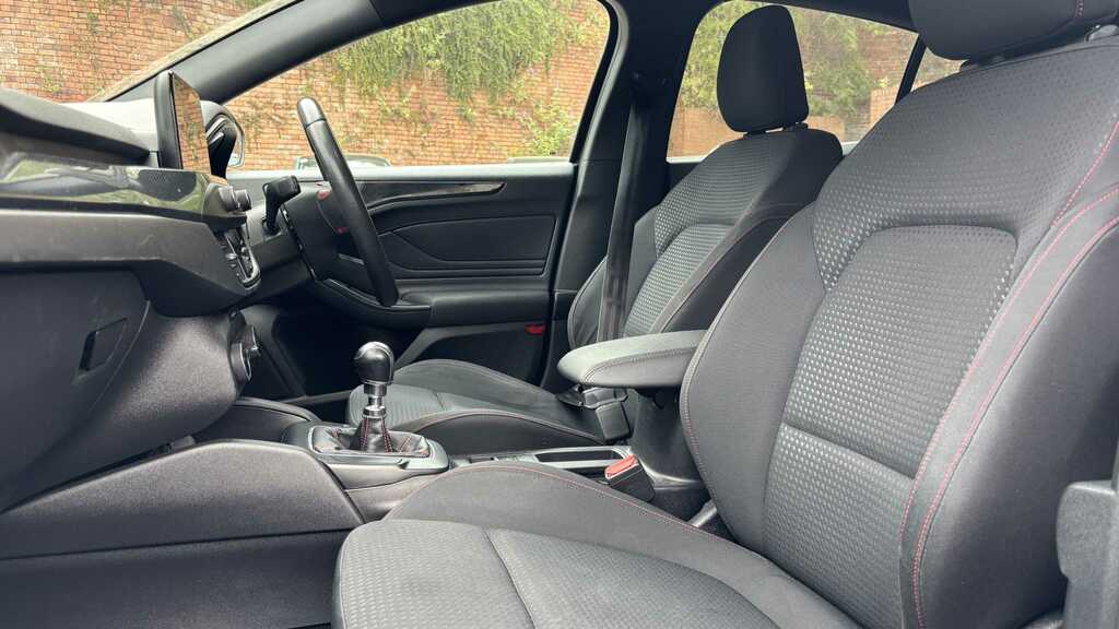 Ford Focus 1.0 Ecoboost 125 Vignale Black #9