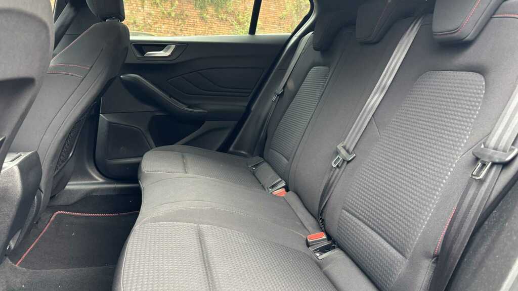 Ford Focus 1.0 Ecoboost 125 Vignale Black #10