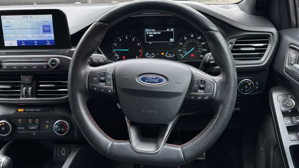 Ford Focus 1.0 Ecoboost 125 Vignale Black #12