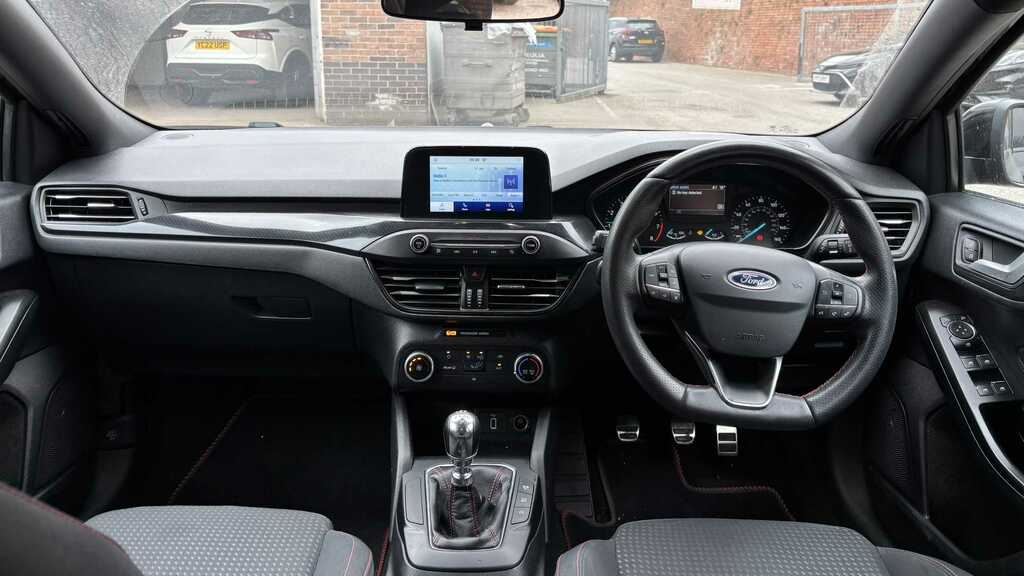Ford Focus 1.0 Ecoboost 125 Vignale Black #8