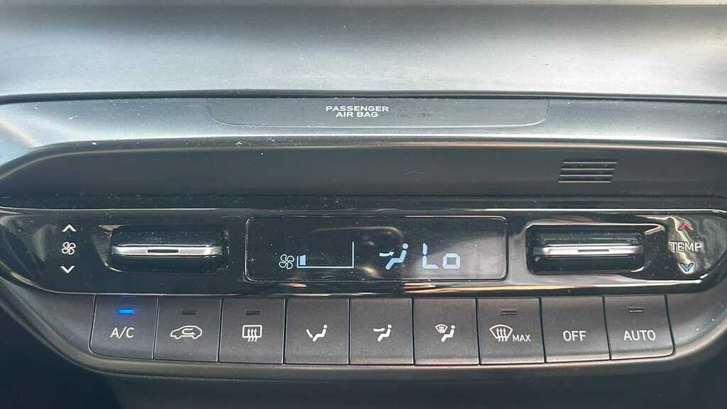 Hyundai Bayon Suv White #9