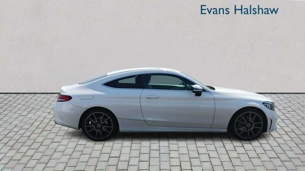 Mercedes-Benz C Class C220d Amg Line Premium 9G-tronic 2020 White #2