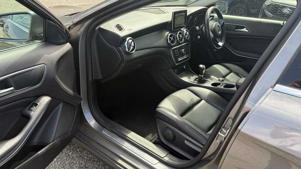 Mercedes-Benz GLA Class 200D Se 2018 Grey #6