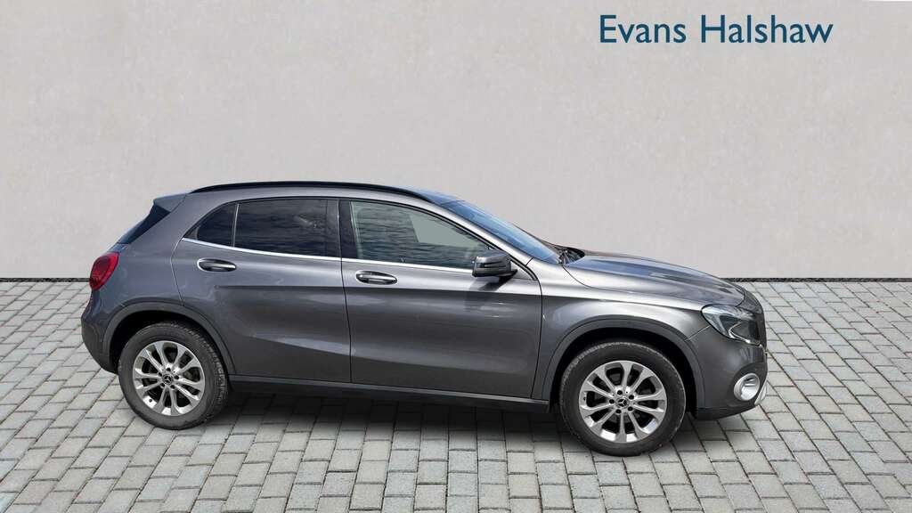 Mercedes-Benz GLA Class 200D Se 2018 Grey #2