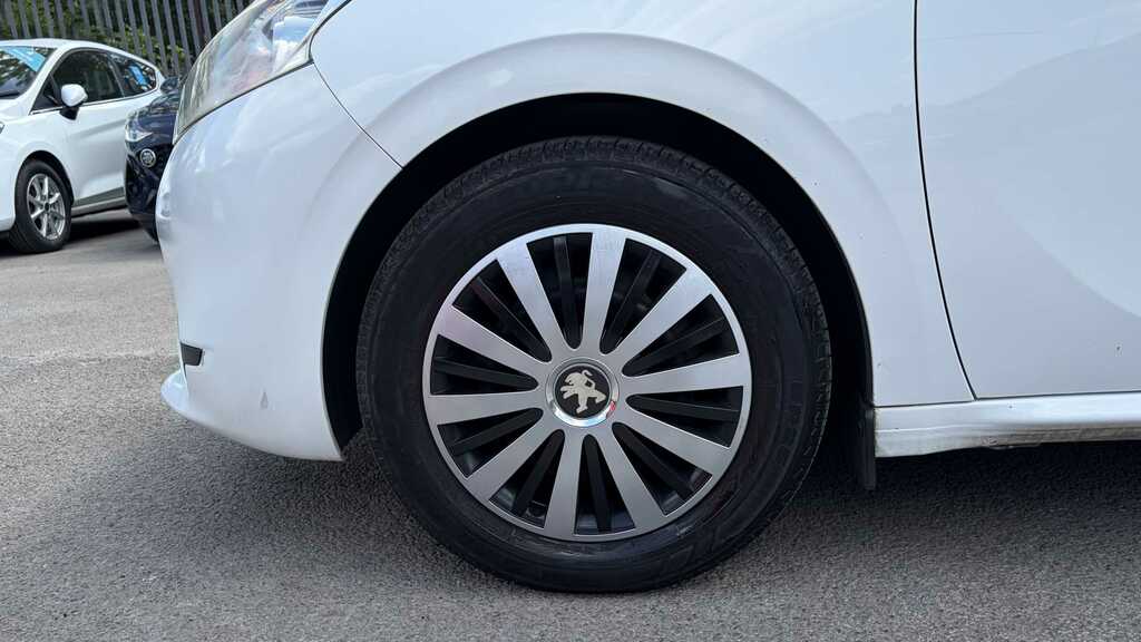 Peugeot 208 Hatchback White #7