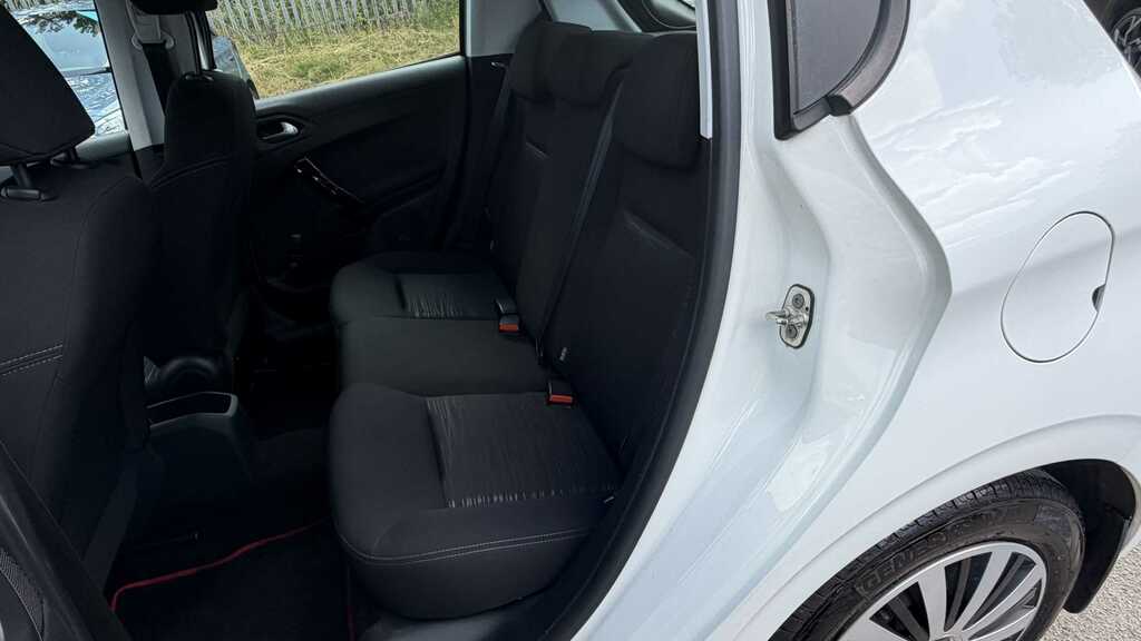 Peugeot 208 Hatchback White #13