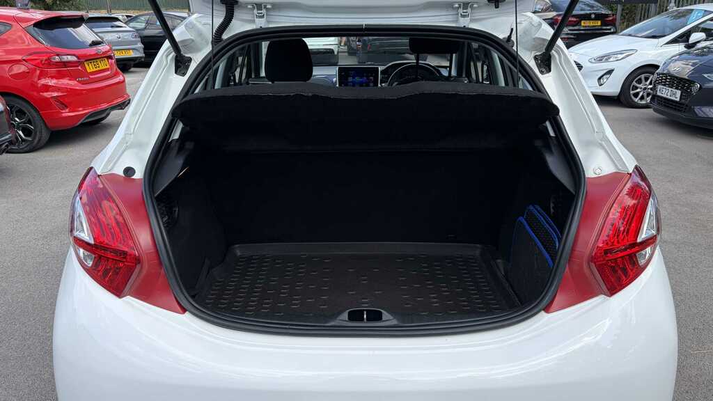 Peugeot 208 Hatchback White #11