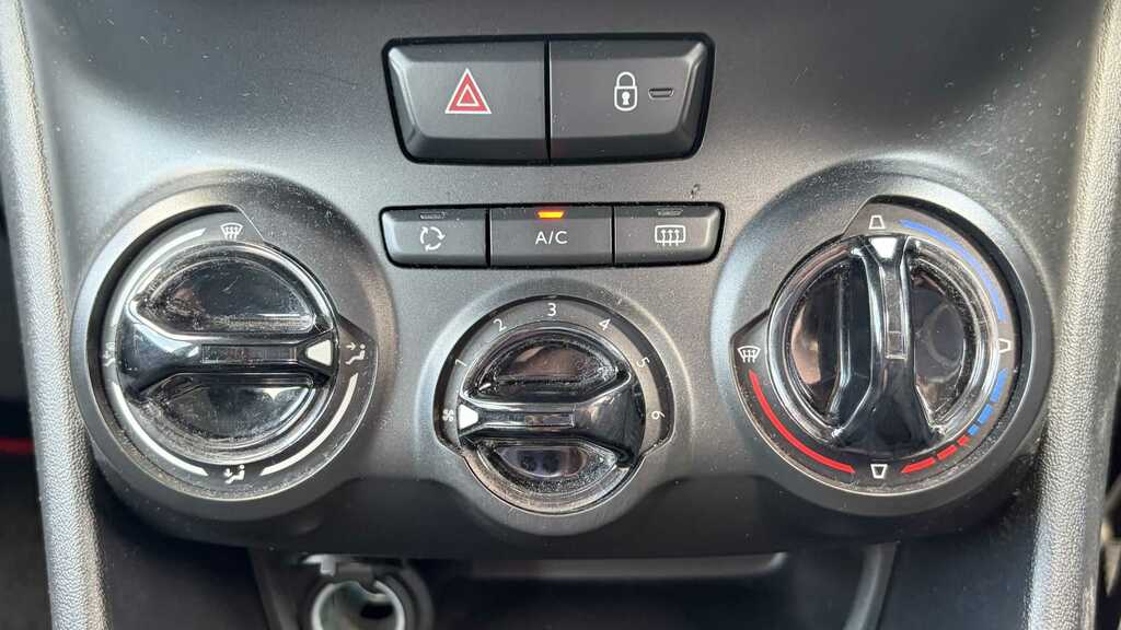 Peugeot 208 Hatchback White #20