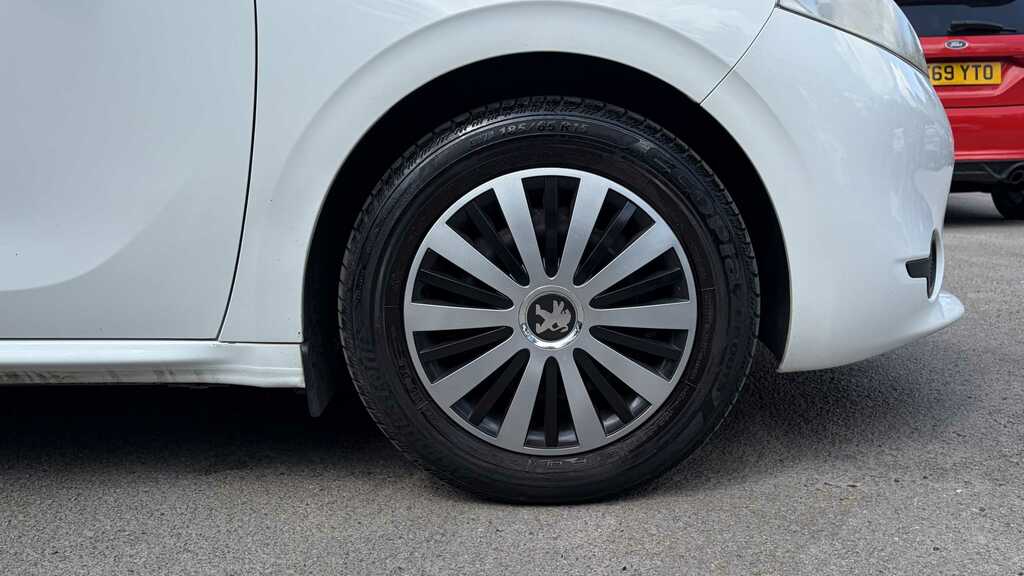 Peugeot 208 Hatchback White #10