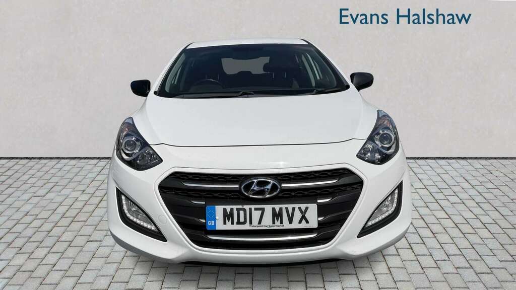 Hyundai I30 1.6 Crdi Blue Drive Se 2017 White #2