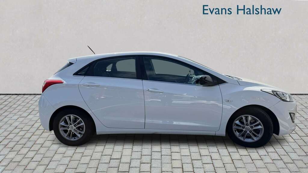 Hyundai I30 1.6 Crdi Blue Drive Se 2017 White #6