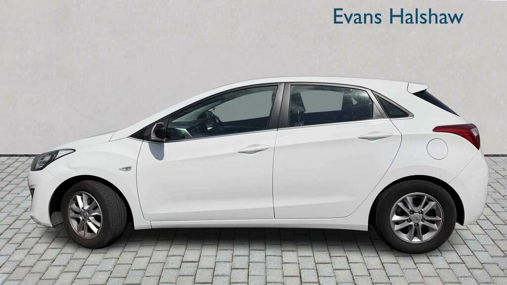 Hyundai I30 1.6 Crdi Blue Drive Se 2017 White #4