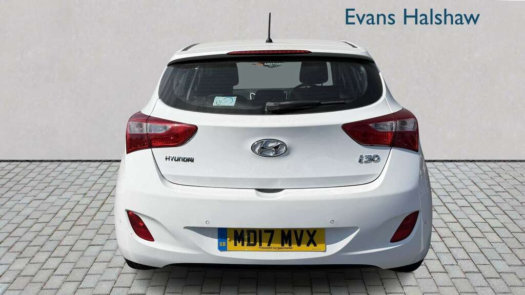 Hyundai I30 1.6 Crdi Blue Drive Se 2017 White #5