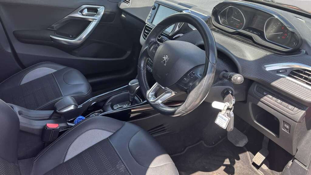Peugeot 2008 1.2 Puretech Active Black #2