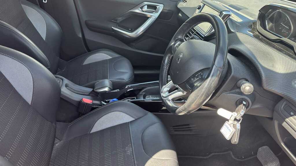 Peugeot 2008 1.2 Puretech Active Black #3