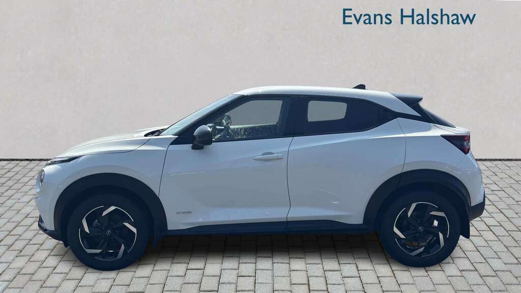 Nissan Juke Tekna Red #3