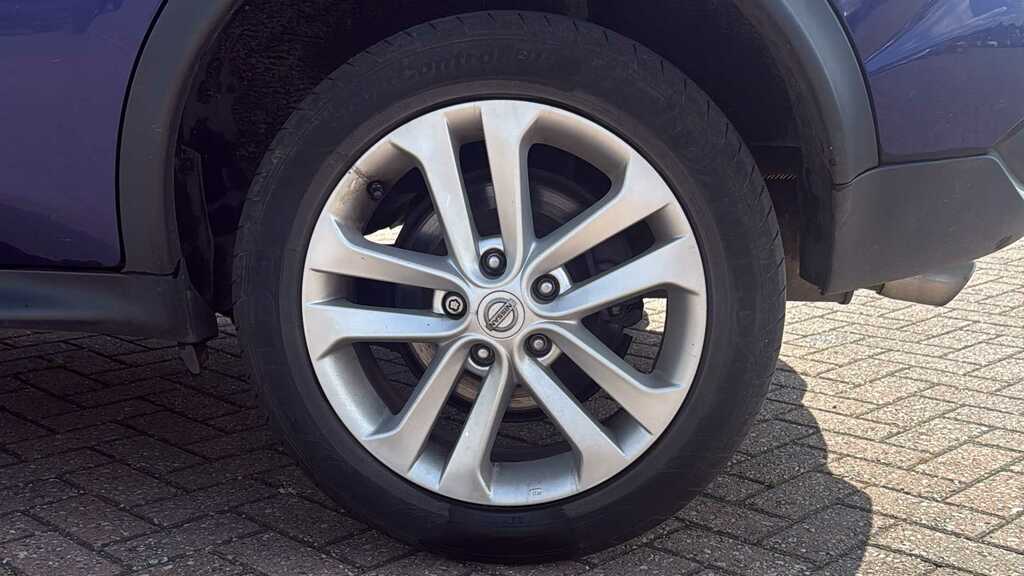 Nissan Juke Suv White #3