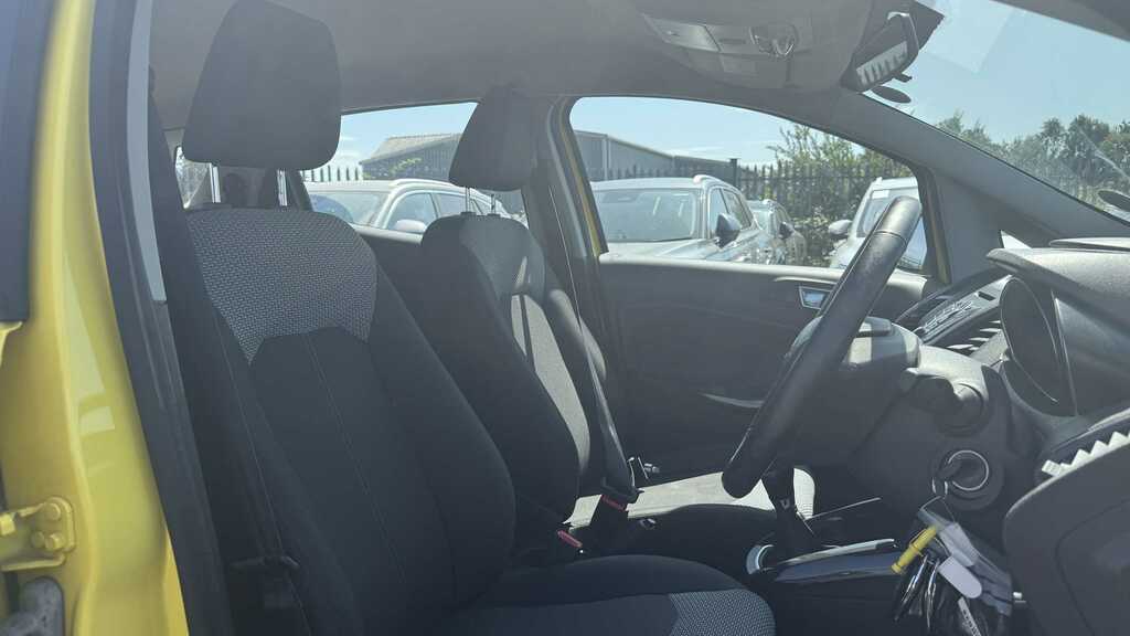 Ford Ecosport White #11