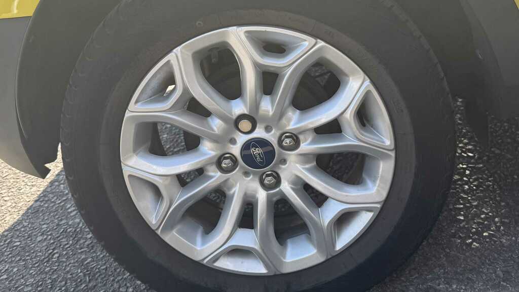Ford Ecosport White #7