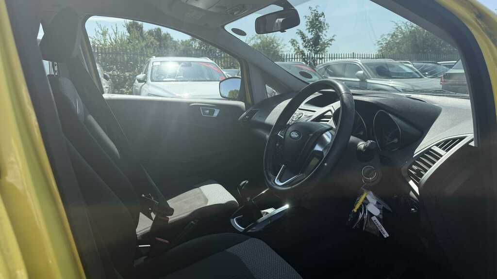 Ford Ecosport White #10