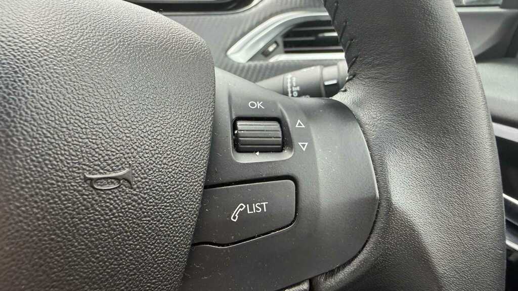 Peugeot 208 1.2 Puretech 82 Signature Start Stop 2019 Grey #4