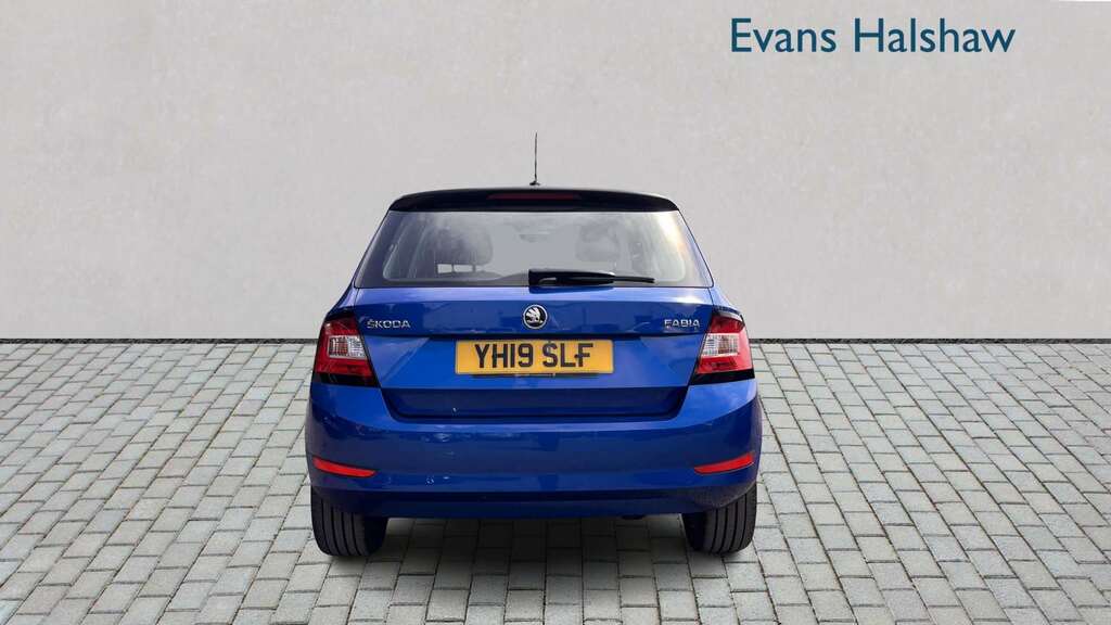 Skoda Fabia 1.0 Tsi Colour Edition 2019 Blue #4