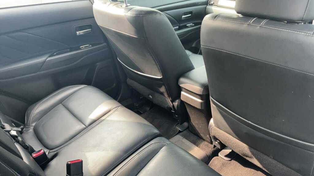 Mitsubishi Outlander Di-d Gx 4 White #12