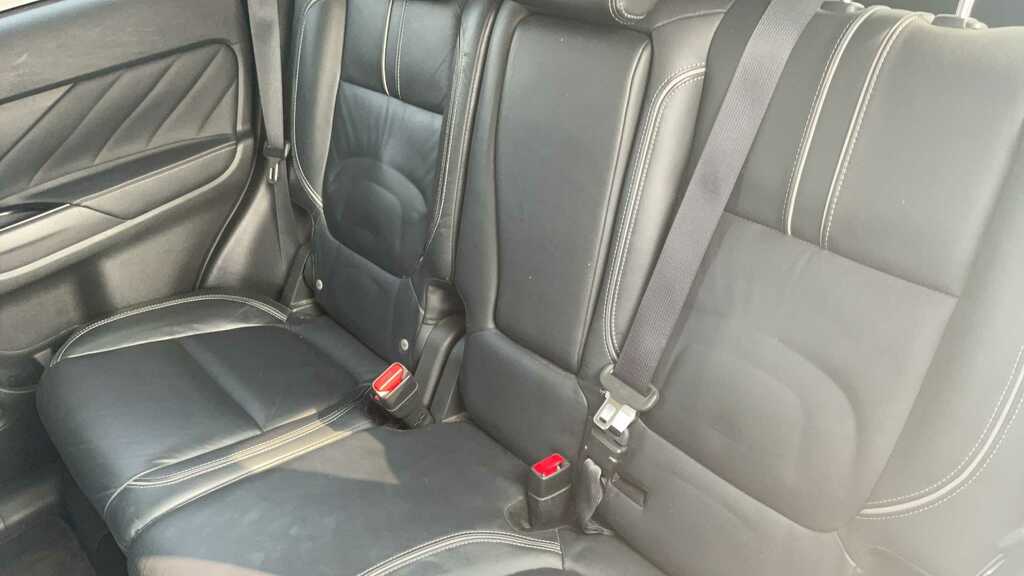 Mitsubishi Outlander Di-d Gx 4 White #14