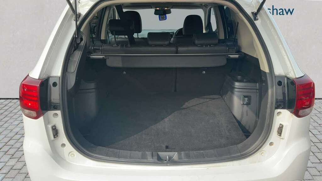 Mitsubishi Outlander Di-d Gx 4 White #7