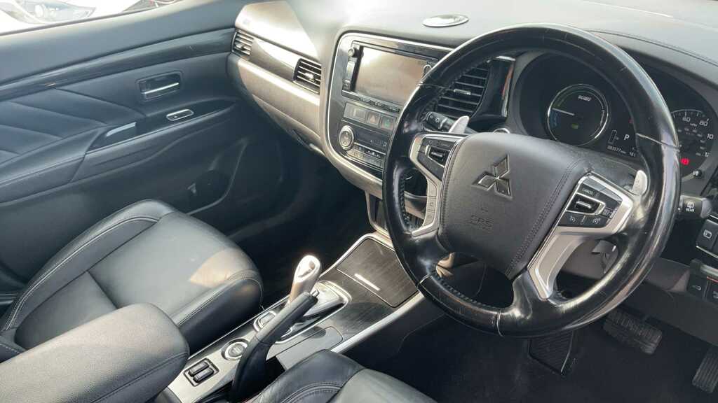 Mitsubishi Outlander Di-d Gx 4 White #8