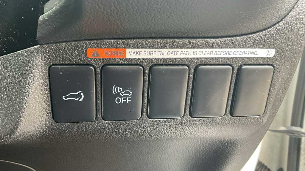 Mitsubishi Outlander Di-d Gx 4 White #17