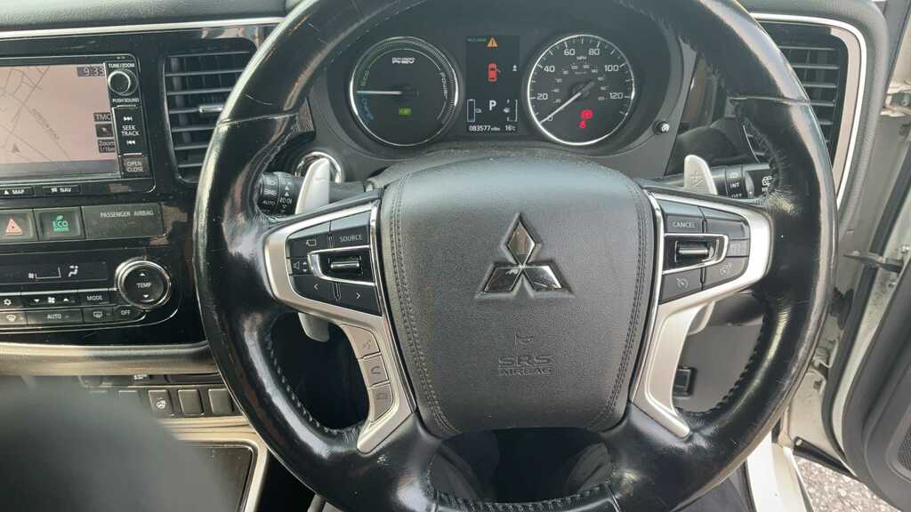 Mitsubishi Outlander Di-d Gx 4 White #9