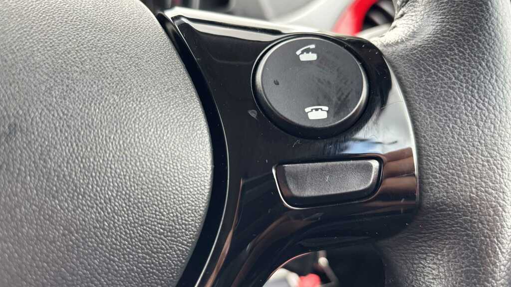 Toyota Aygo 1.0 Vvt-i X-play X-shift 2019 Red #3